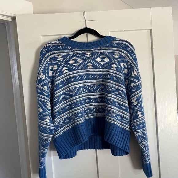 American Eagle Outfitters Sweaters - American Eagle Vintage Style Knit Sweater SizeMedium Blue and White